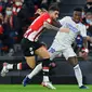 Bertamu ke San Mames Stadium, Real Madrid mengalami perlawanan sengit dari Athletic Bilbao. Mereka bermain dengan sangat baik selama 90 menit pertandingan, bahkan berulang kali mengancam gawang Thibaut Courtois. (AFP/Ander Gillenea)