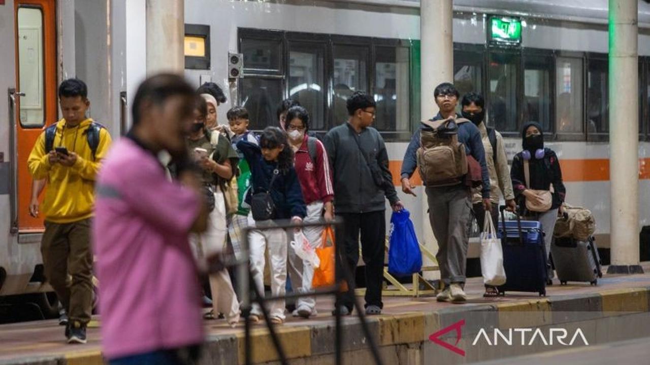 KAI Cirebon Catat Lonjakan 136 Ribu Penumpang Tiba Jelang Lebaran 2026