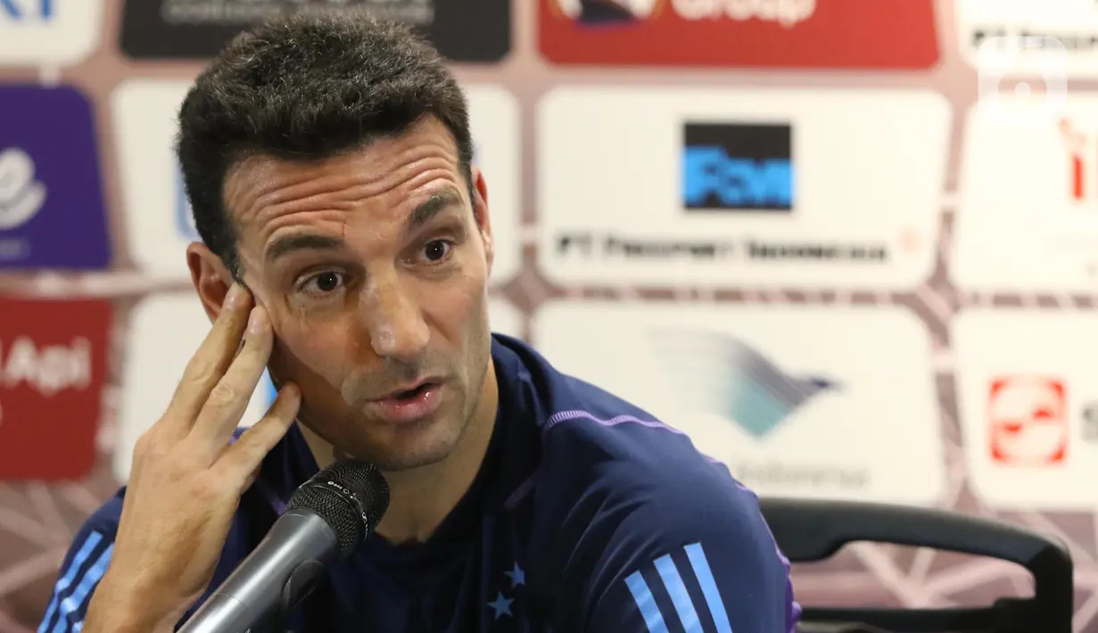Scaloni berencana untuk melakukan rotasi saat melawan Indonesia pada laga FIFA Matchday, Senin (19/6/2023). (Liputan6.com/Helmi Fithriansyah)