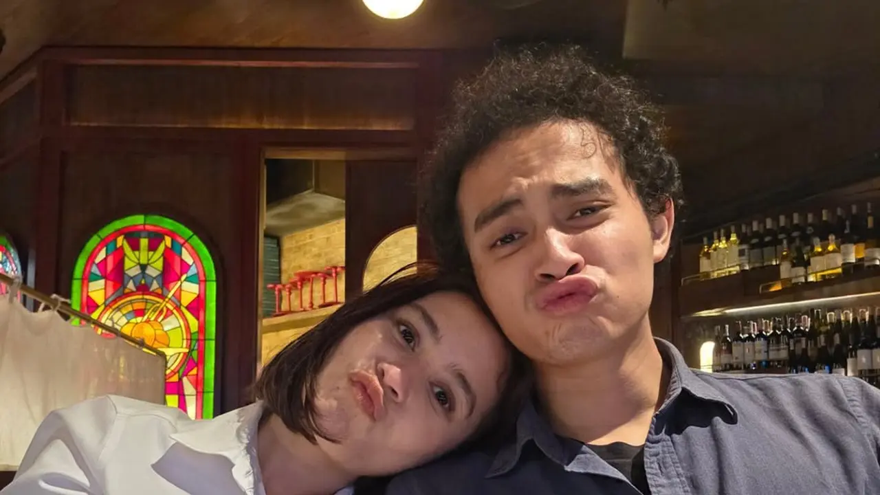 Prilly Latuconsina dan Omara Esteghlal