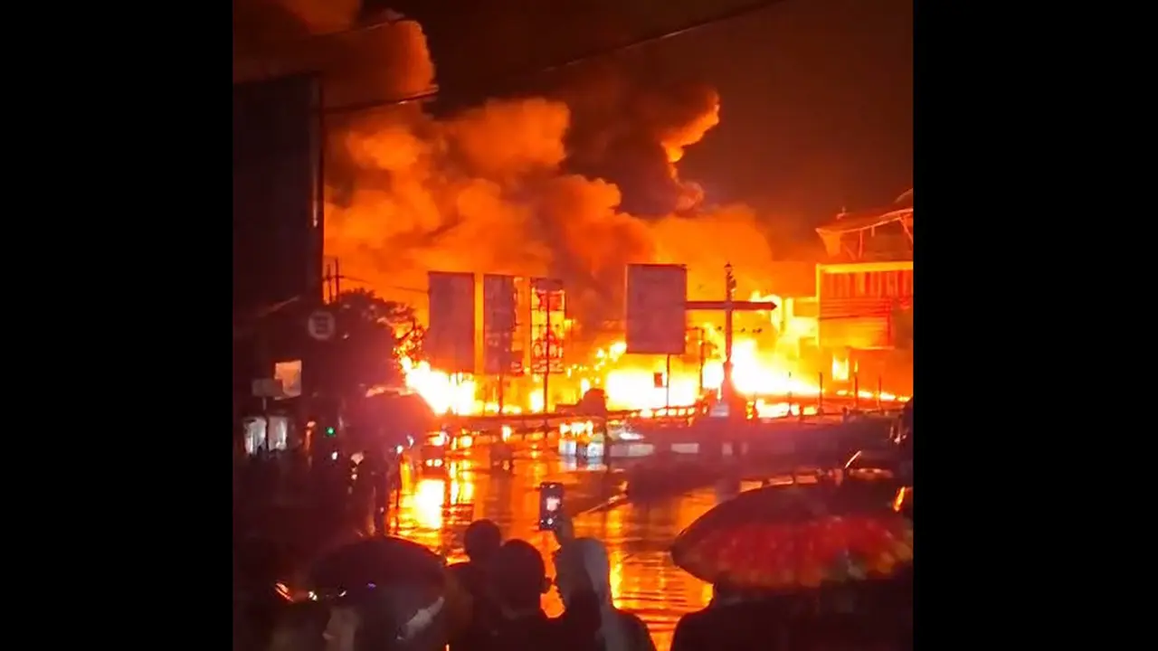 Truk BBM di Cianjur terbakar
