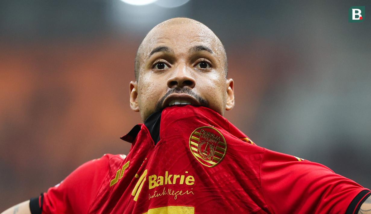 Pemain Persija Jakarta, Gustavo Almeida, melakukan selebrasi setelah mencetak gol ke gawang Bali United pada laga BRI Liga 1 di Stadion Jakarta International Stadium (JIS), Jakarta, Sabtu (10/5/2025) malam WIB. (Bola.com/Abdul Aziz)