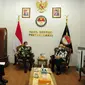 Wakil Menteri Pertahanan (Wamenhan) M. Herindra bertemu dengan Duta Besar (Dubes) Indonesia untuk Afrika Selatan Pretoria Salman Al Farisi, di Kementerian Pertahanan, Jakarta, Jumat 4 Juni 2021. (Dokumentasi Kemhan)