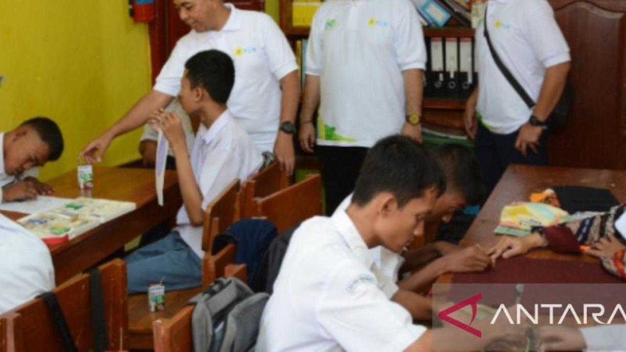 Fakta Unik Hari Listrik Nasional ke-80: PLN Madura Bantu SLB PGRI Pademawu dengan Alat Edukasi Spesial untuk ABK