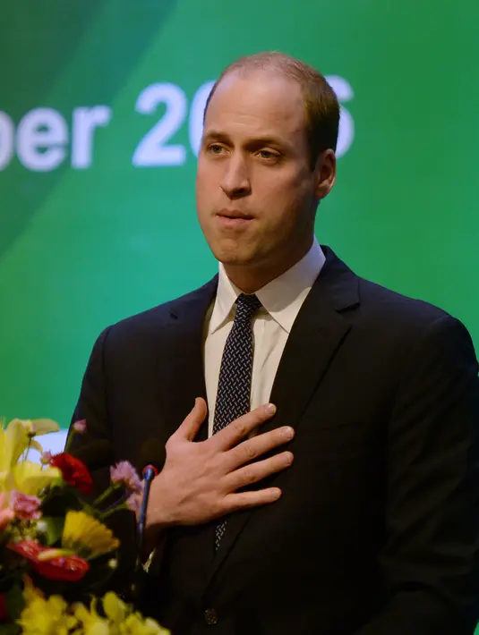 Dalam misi penyelamatan yang dilakukannya, Pangeran William pernah menyelamatkan nyawa manusia. Selain itu, William juga sangat peduli terhadap pengidap HIV/AIDS. (AFP/Bintang.com)