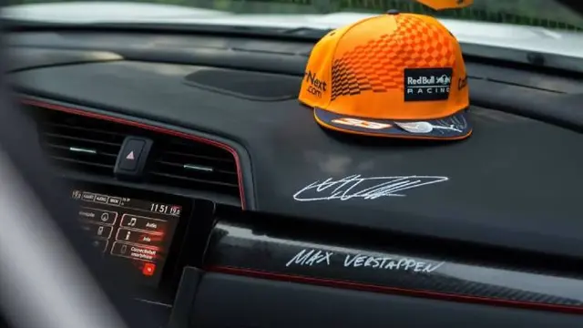 Honda Civic Type R milik Max Verstappen dilelang