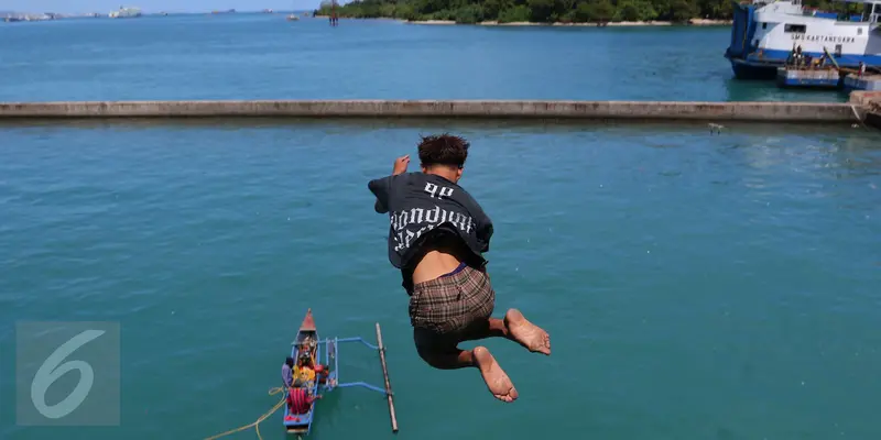 20160826-Kisah Anak-Anak Pemburu Koin di Merak-Banten