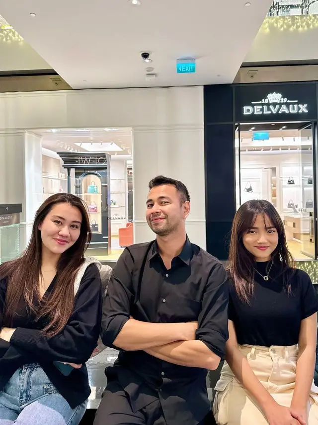 Potret Raffi Ahmad, Aaliyah Massaid, dan Fujianti Utami (Instagram/@raffinagita1717)