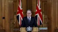 PM Inggris Keir Starmer menyampaikan pernyataan soal rencana pengakuan Negara Palestina dari Downing Street Nomor 10 di London, Selasa (29/7/2025). (Dok. oleh Toby Melville via AP)&nbsp;