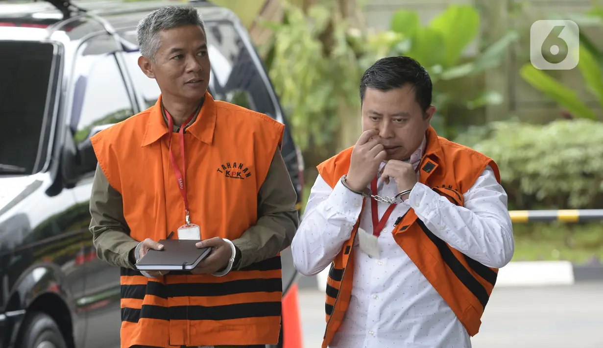 Mantan Komisioner KPU, Wahyu Setiawan dan staf Sekjen PDIP Hasto Kristiyanto, Saeful Bahri  akan menjalani pemeriksaan sebagai saksi oleh penyidik terkait kasus penerimaan hadiah atau janji penetapan anggota DPR Terpilih 2019-2024 di Gedung KPK, Jakarta, Rabu, (5/2/2020). (merdeka.com/Dwi Narwoko)