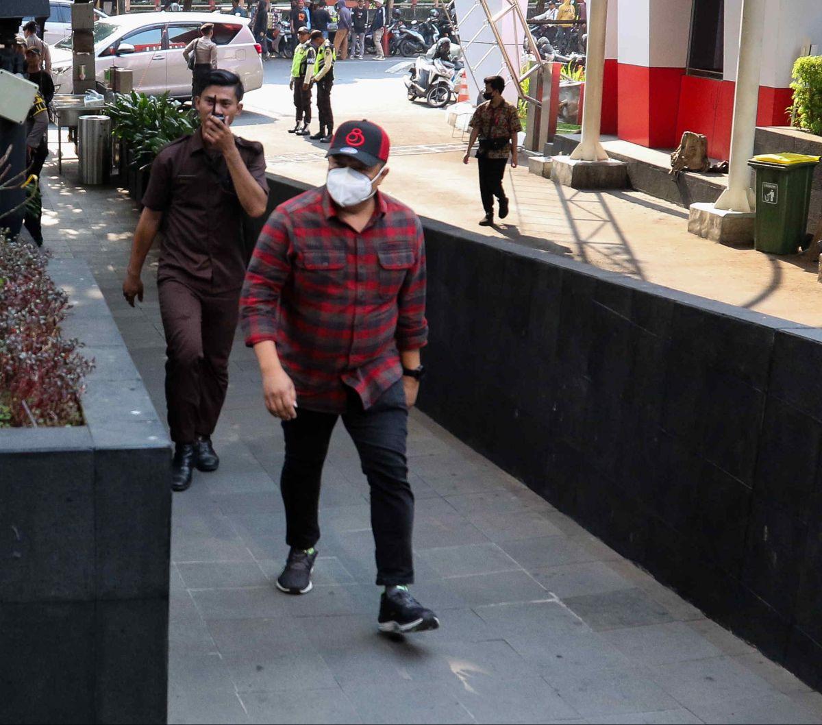 Direktur Alat dan Mesin Pertanian Kementerian Pertanina (Kementan) Muhammad Hatta tiba di Gedung Komisi Pemberantasan Korupsi (KPK), pada Jumat (13/10/2023). Dia menyerahkan diri setelah ditetapkan sebagai tersangka kasus dugaan korupsi di Kementan.
