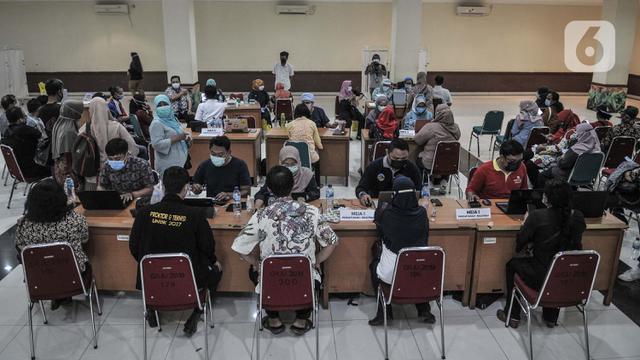 Antusiasme Tenaga Pendidik di Jakarta Terima Vaksinasi COVID-19