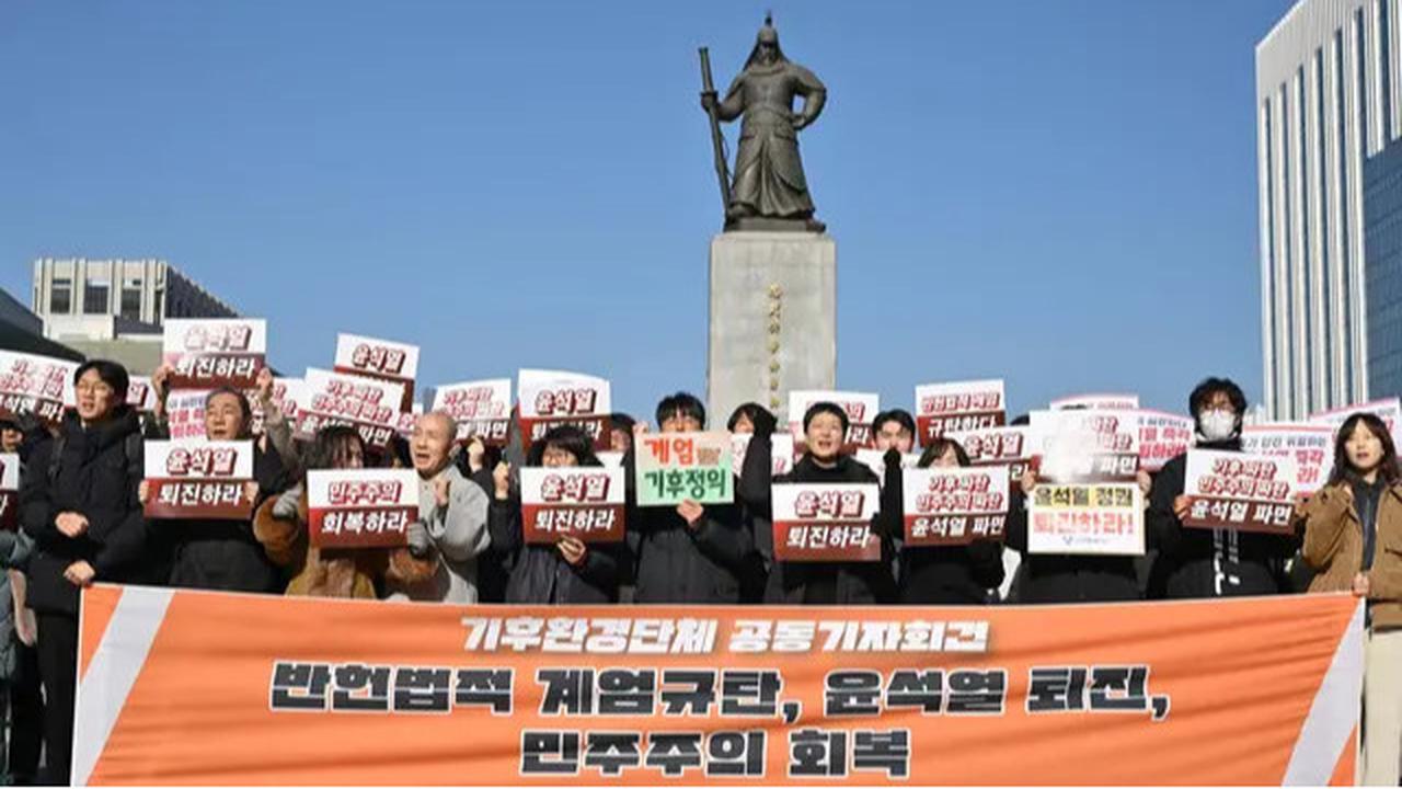 Darurat Militer Dicabut, Pengunjuk Rasa Desak Presiden Korea Selatan Yoon Suk Yeol Mundur