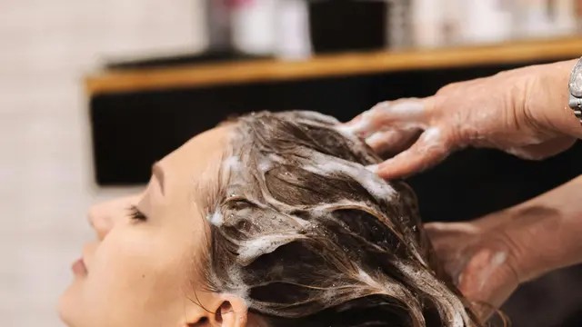 Tips Keramas saat Menstruasi