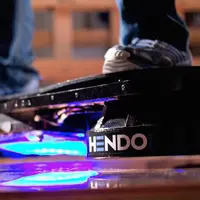 Keseruan meluncur dengan hoverboard kini bisa kamu rasakan.