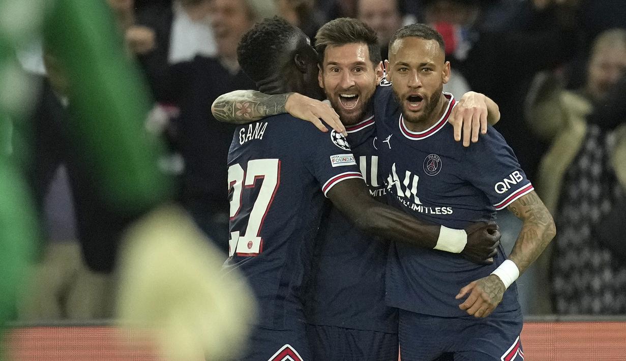 Lionel Messi berhasil mencetak gol perdananya untuk PSG saat menang 2-0 atas Manchester City dalam laga matchday kedua Grup A Liga Champions 2021/2022 di Parc des Princes, Paris, Selasa (28/9/2021). Satu gol lainnya dicetak oleh Idrissa Gueye. (AP/Christophe Ena)