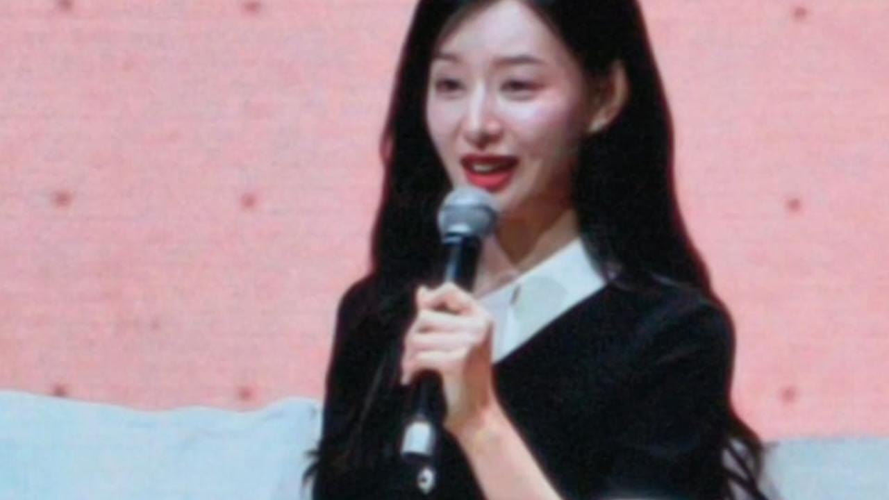 Kim Ji Won Tersipu Malu Ditanya Pakai Sepatu Bagian Kiri atau Kanan Dulu