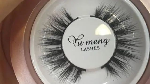 [Bintang] Ini Cara Paling Simpel Buat Hijabers Memasang Bulu Mata