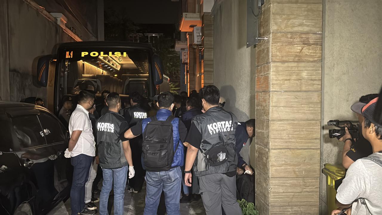 Kortastipidkor Kembali Geledah Tengah Malam, Kali Ini Ruko di Cipete