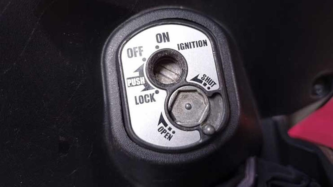 Perawan kunci kontak motor juga perlu dilakukan (Fahmi/Liputan6)