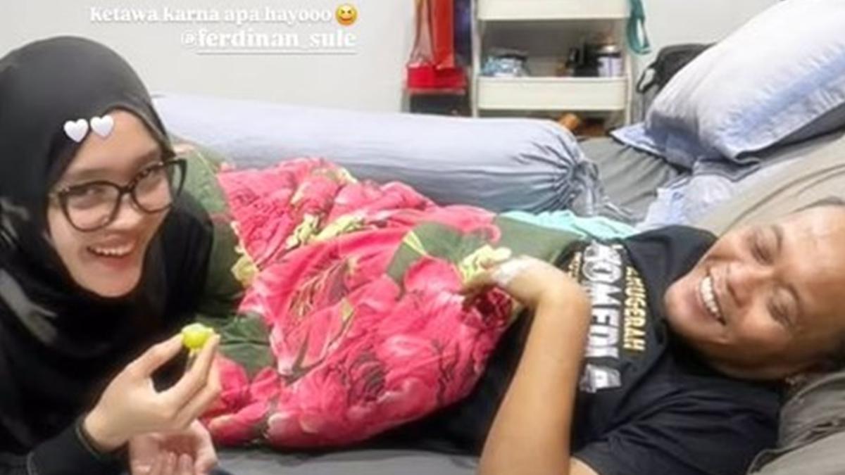 6 Potret Kondisi Sule yang Dikabarkan Sakit, Bahagia Dijenguk Putri Delina