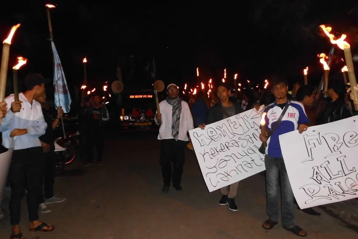 Ratusan Buruh Gelar Pawai Obor Galang Dana Palestina