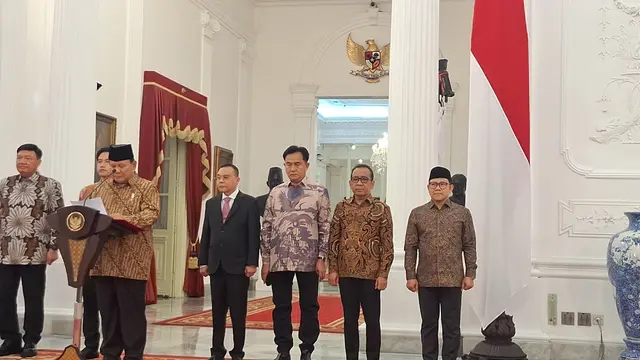 Presiden Prabowo Subianto mengumumkan jajaran menteri dan wakil menteri di Kabinet Merah Putih di Istana Merdeka, Jakarta, Minggu (20/10/2024). (Liputan6.com/Muhammad Radityo Priyasmoro)