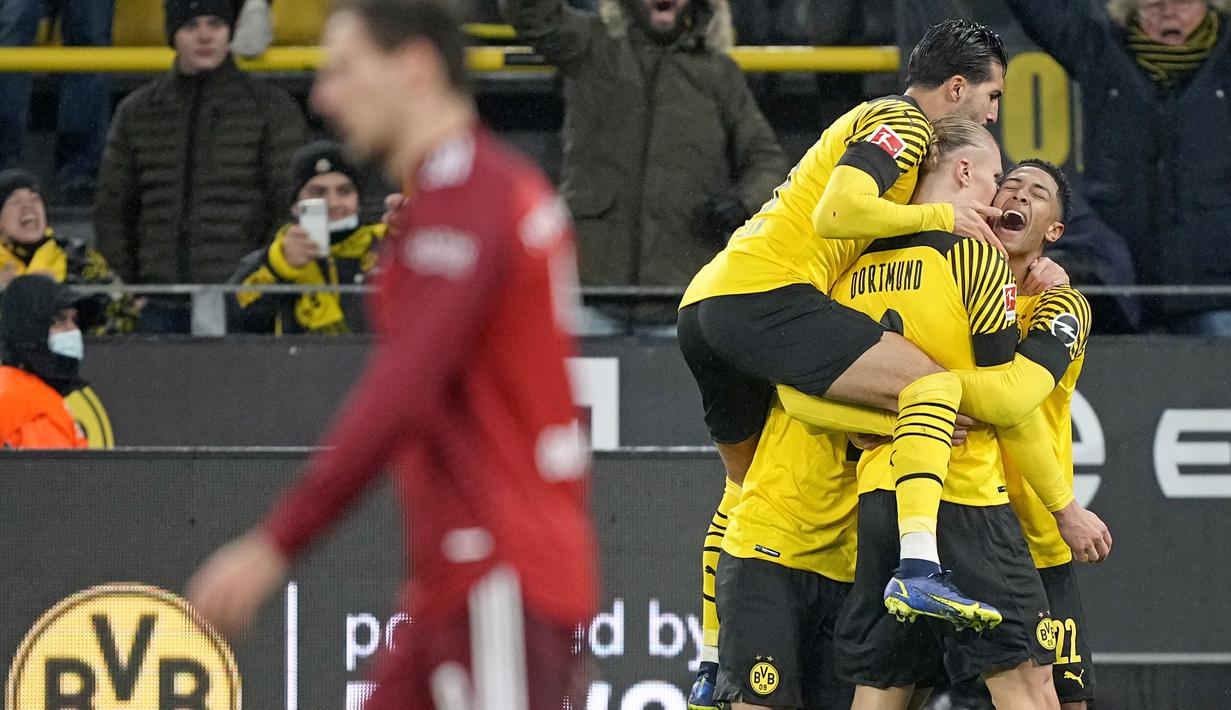 Dua gol Borussia Dortmund masing-masing disumbangkan oleh Julian Brandt dan Erling Haaland. (AP/Martin Meissner)