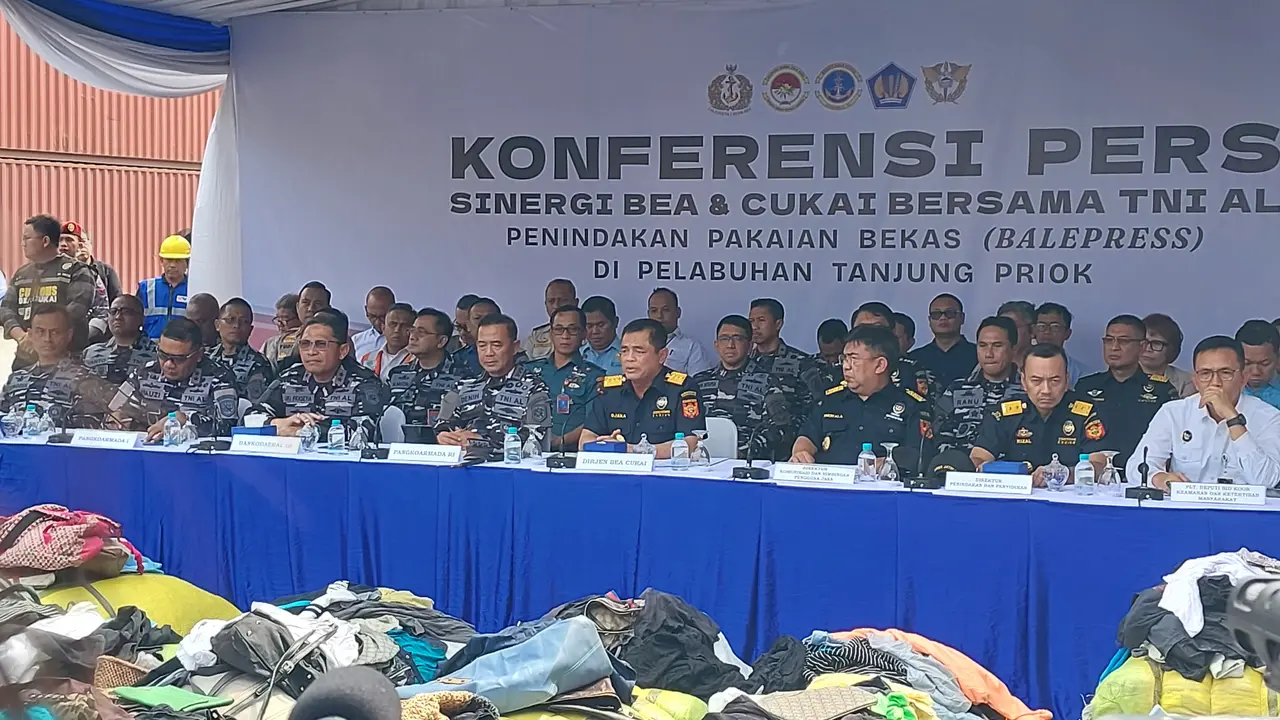 Konferensi Pers Bea Cukai Kemenkeu di Pelabuhan Tanjung Priok, Jakarta, Kamis (14/8/2025). (Foto: Liputan6.com/Arief RH)
