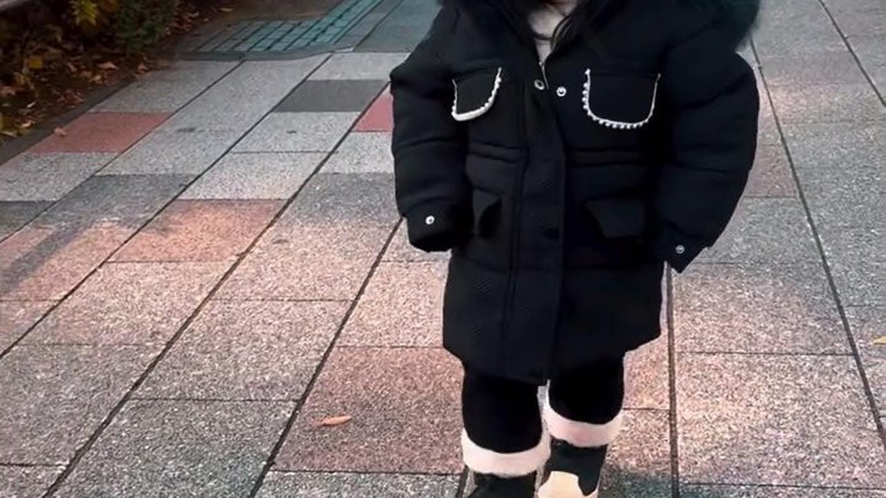 Liburan ke Luar Negeri, Gaya Ameena Anak Atta Halilintar Dan Aurel Hermansyah yang Stylish - Minta Divideoin Pengin Jadi Model