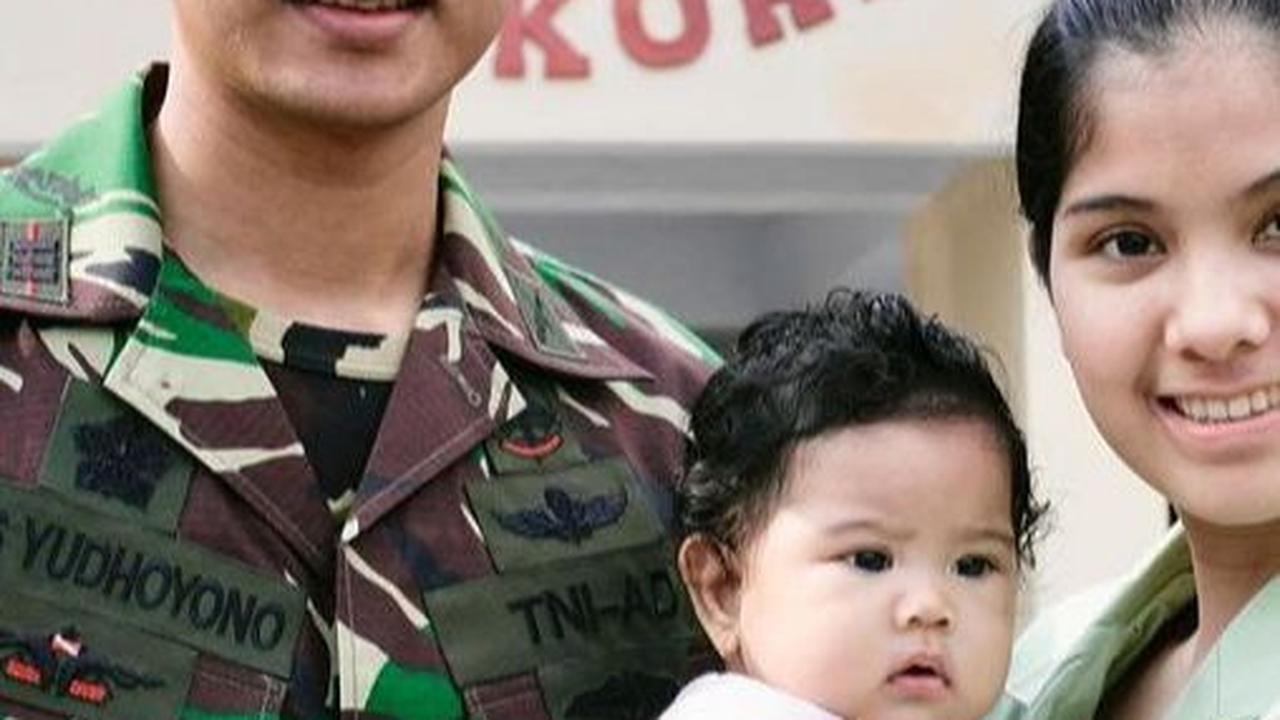 Kemudian saat menjadi perwira TNI, AHY melanjutkan pendidikan tinggi formal di tiga Universitas di luar negeri.