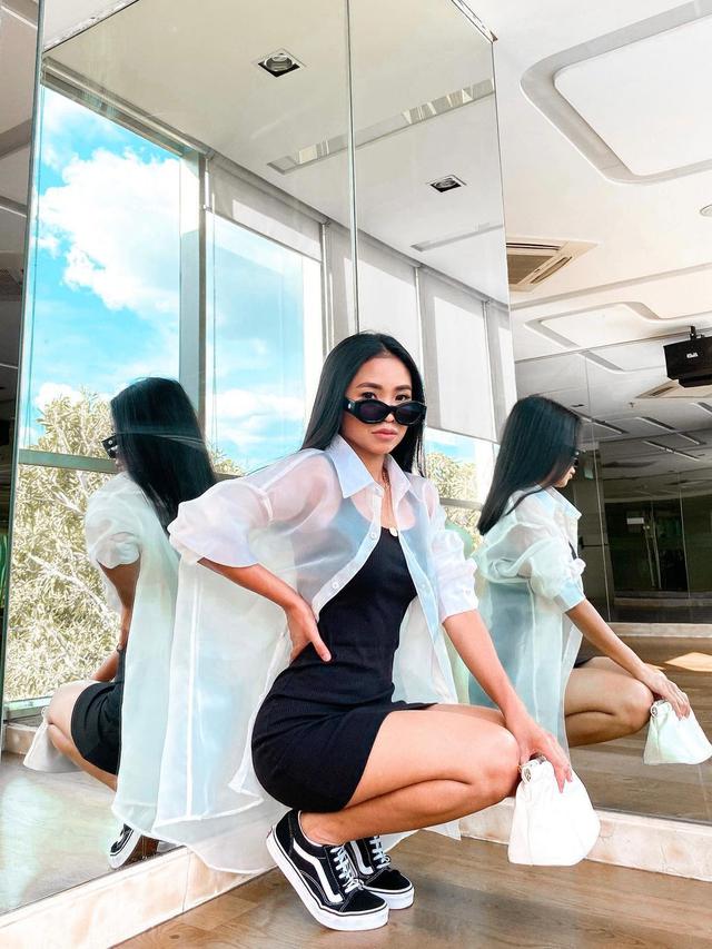 Berperan Jadi ART, Ini 7 Gaya Kasual Ayya Renita di Balik Layar