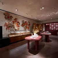 Diptyque membuka butik 92 m2 di Plaza Indonesia, Jakarta. Dirancang bak rumah seniman Paris, ruang ini memadukan estetika Paris dan seni Indonesia