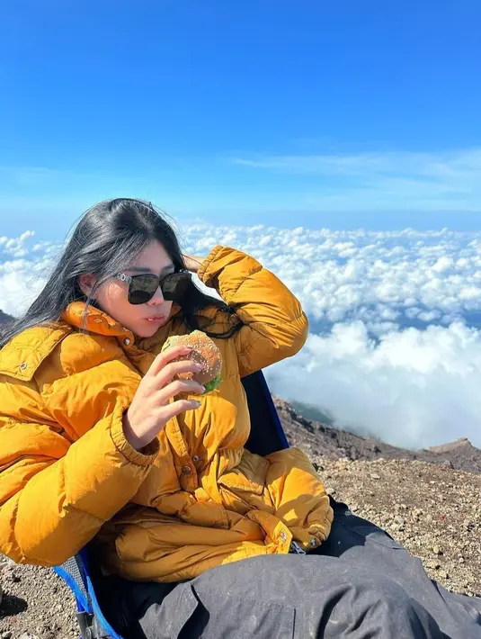 Terbaru, dia sedang mendaki di gunung Raung yang berada. Di Jawa Timur. [instagram/wendywalters]