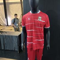 Detail Desain Jersey Pemain Timnas Indonesia bersama Kelme: Home Kombinasikan Merah Ditambah Garis Putih, Away Full Putih dengan Motif Batik