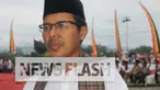  Gubernur Sumatera Barat Irwan Prayitno yang di tengah kesibukannya menjadi orang nomor satu di pemerintah provinsi itu, tetap mengupayakan hadir menjemput langsung hasil evaluasi belajar anaknya Farhanah siswa SMA Negeri I Padang.
