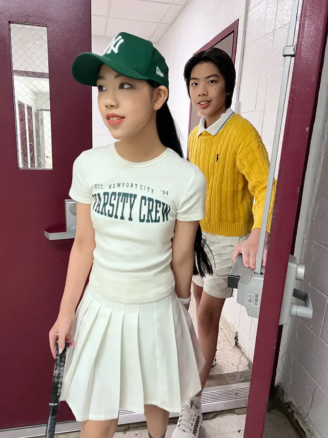 10 Potret Gaya Fashion Edgy Mischka-Devon yang jadi Idola Remaja