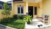 Desain Teras Rumah Subsidi Kecil Tapi Asri, Tetap Sejuk Tanpa Renovasi Mahal