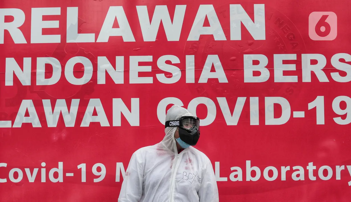 Petugas medis berjaga saat Rapid Test di Bundaran Hotel Indonesia, Jakarta, Selasa (26/5/2020). Rapid test ini dilakukan bertujuan mendeteksi serta memutus rantai penyebaran virus Corona (COVID-19) dan rapid test ini gratis dengan menunjukkan KTP. (Liputan6.com/Johan Tallo)