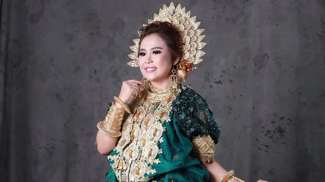 Potret Selfi LIDA Kenakan Baju Adat Pengantin Bugis