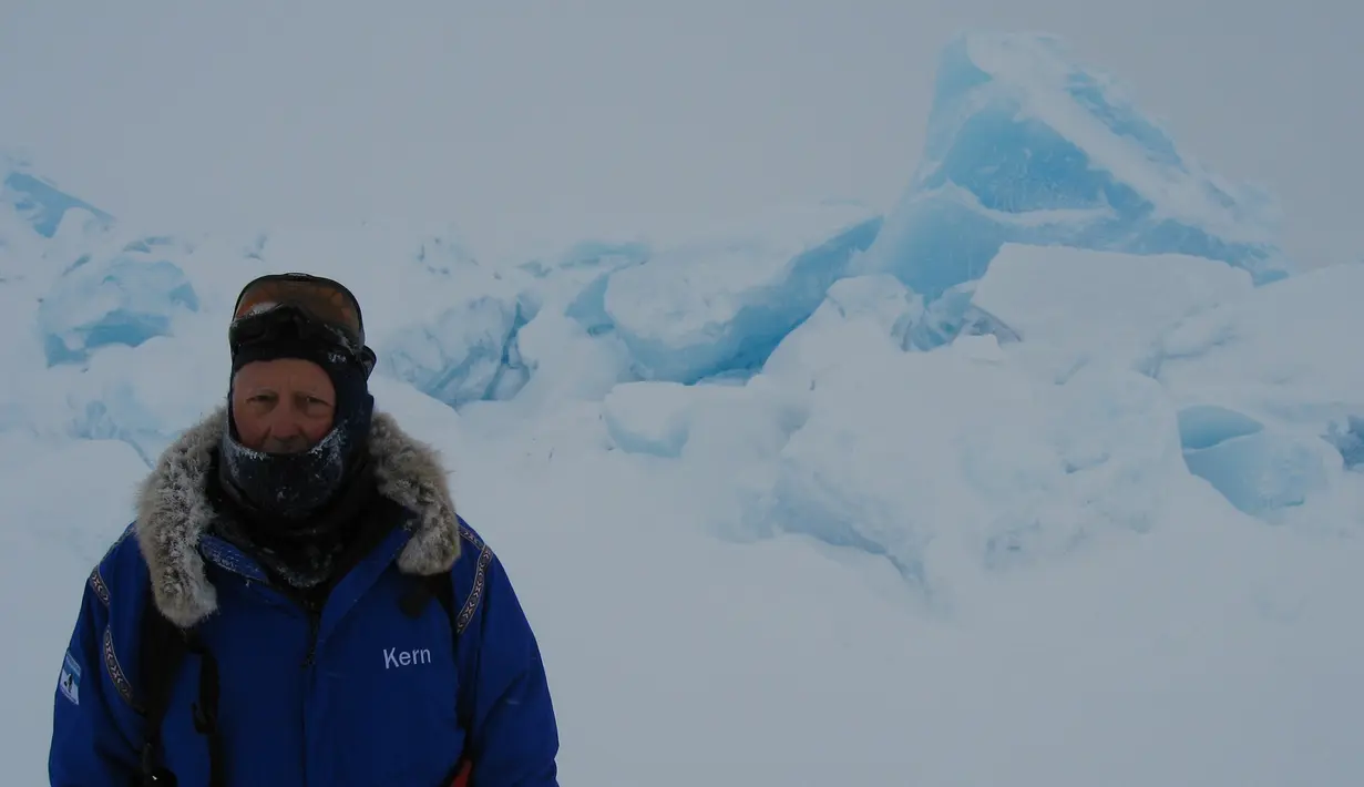 Norbert H. Kern menjadi orang tertua yang melakukan permainan ski di kutub selatan. Ia meluncur ke Kutub Selatan pada 18 Januari 2007 dan Kutub Utara pada tanggal 27 April 2007 ketika berusia 66 tahun 275 hari. (norbertkern.com)