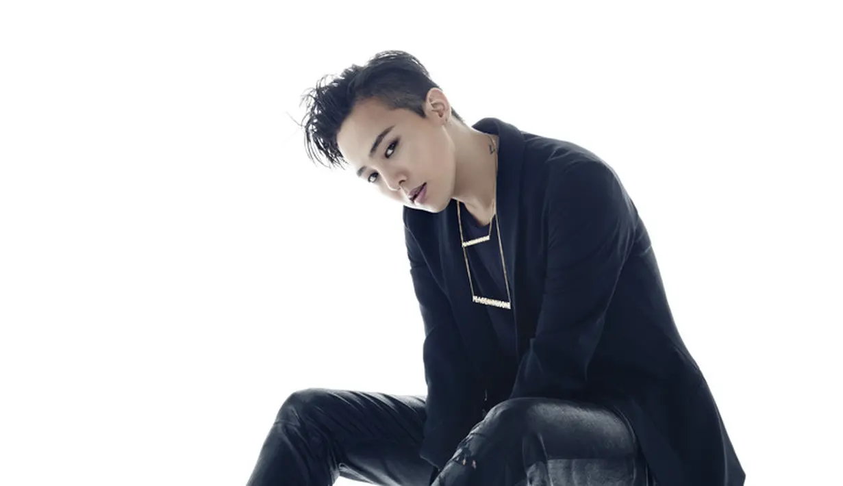 Kabar mengejutkan datang dari G-Dragon yang saat ini sedang menjalani wajib militer. Pasalnya idol kelahiran 18 Agustus 1988 itu sedang menjalani operasi pergelangan kaki. (Foto: Soompi.com)