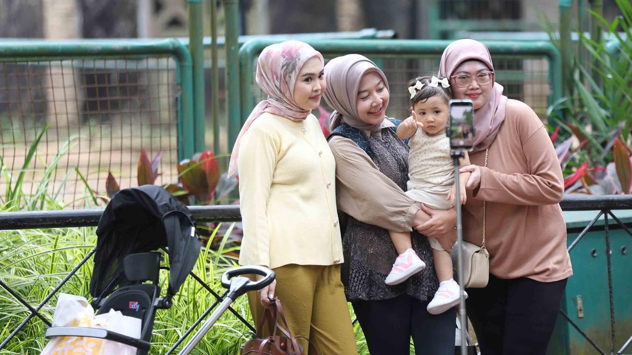 FOTO: Peringatan Maulid Nabi, Ragunan Diserbu Pengunjung