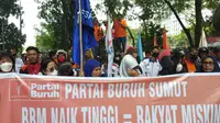 Unjuk rasa tolak kenaikan BBM dilakukan buruh Sumut di depan Gedung Dewan Perwakilan Rakyat Daerah (DPRD) Sumut, Jalan Imam Bonjol, Kota Medan, Selasa (6/9/2022)