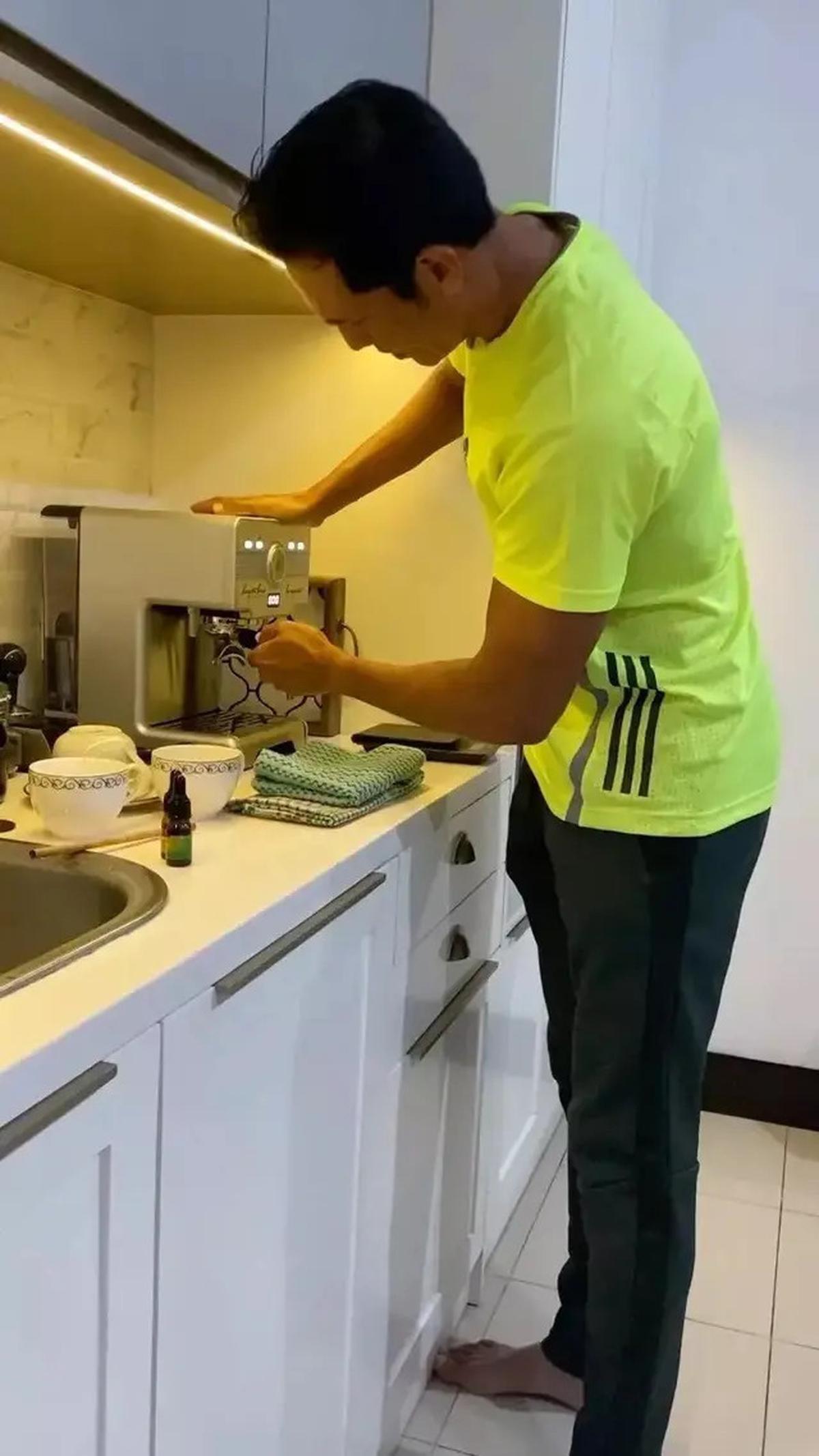 Potret Dapur Rumah Mewah dan Nyaman Adrian Maulana, Inspirasi Model Desain Modern