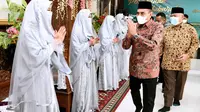 Gubernur Sumatera Utara (Sumut) Edy Rahmayadi menghadiri prosesi nikah massal syar'i