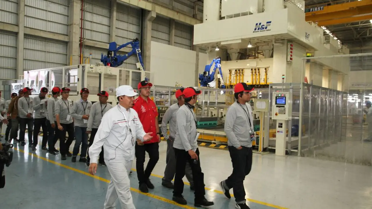 Kunjungan pabrik Mitsubishi