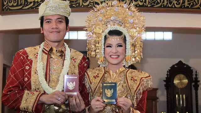 6 Potret Perjalanan Cinta Desta dan Natasha Rizky, Beda Usia 16 Tahun