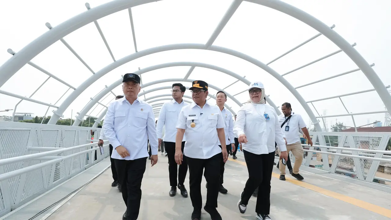 Pramono Resmikan JPO JIS–Ancol dan Stasiun KRL