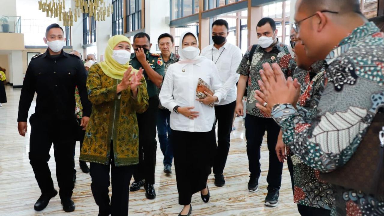Sementara, Khofifah soal dipinang menjadi calon wakil presiden akan mengikuti dinamika politik yang ada.